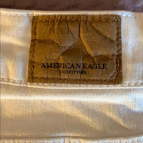 AMERICAN EAGLE SHORTS 🦅 White Jean Shorts Size 6 - Picture 3 of 4